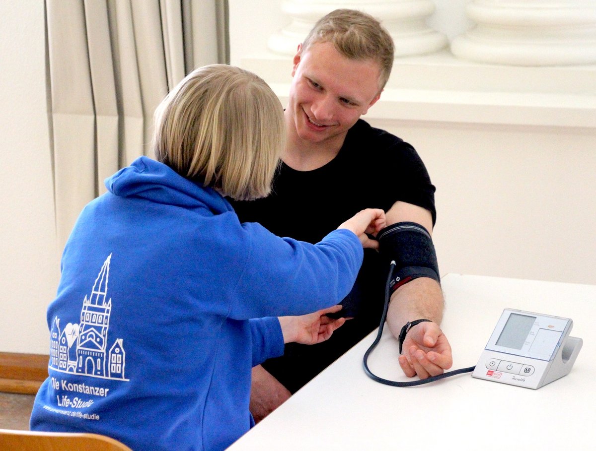 Blutdruckmessung bei der Konstanzer Life-Studie ©Inka Reiter