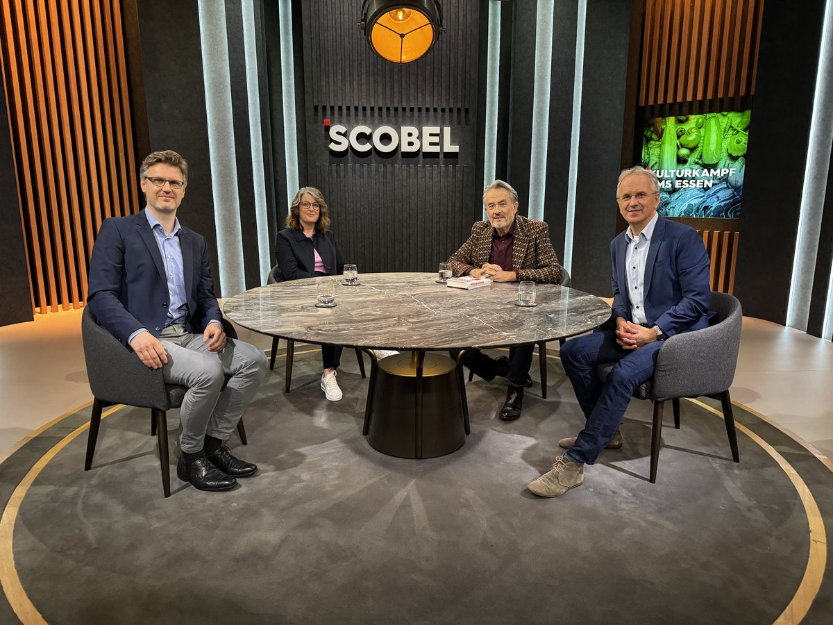 Britta Renner bei der Sendung "scobel" zusammen mit Moderator Gert Scobel und den beiden anderen Gästen Andreas Michalsen und Martin Rücker ©Sirch/ privat 
